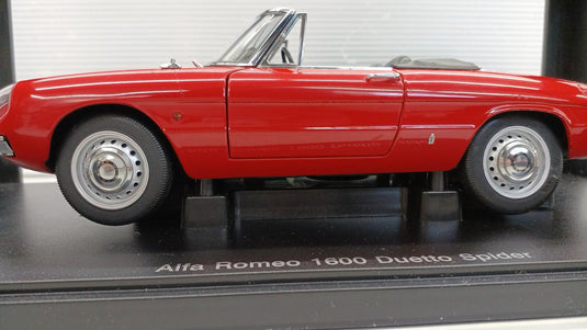 AUTOart Alfa Romeo 1600 Duetto Spider 1/18 Scale Model Car– Used