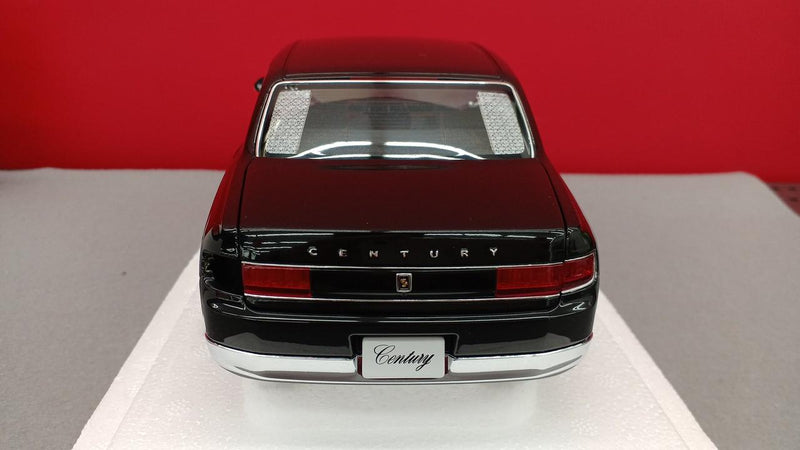 Cargue la imagen en el visor de la galería, AUTOart 78765 Black TOYOTA CENTURY 1/18 Scale Car– Used
