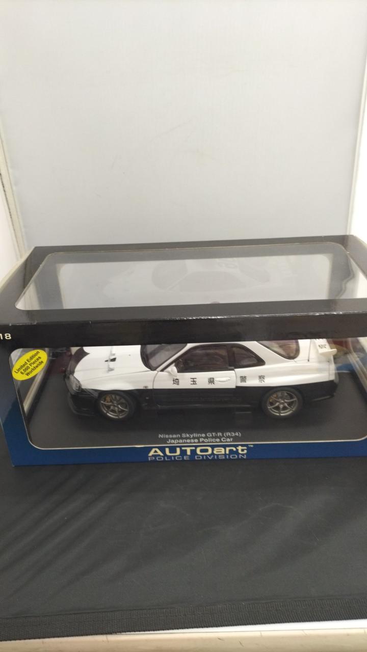 Load image into Gallery viewer, AUTOART JAPANESE POLICE CAR Saitama Police #806 NISSAN SKYLINE GT-R R34 1/18– Used
