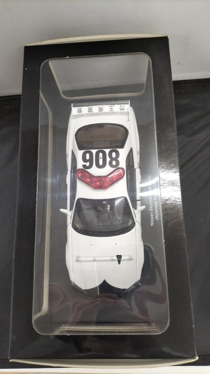 Load image into Gallery viewer, AUTOART JAPANESE POLICE CAR Saitama Police #806 NISSAN SKYLINE GT-R R34 1/18– Used
