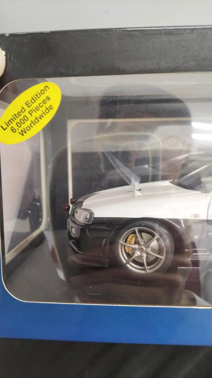 Load image into Gallery viewer, AUTOART JAPANESE POLICE CAR Saitama Police #806 NISSAN SKYLINE GT-R R34 1/18– Used
