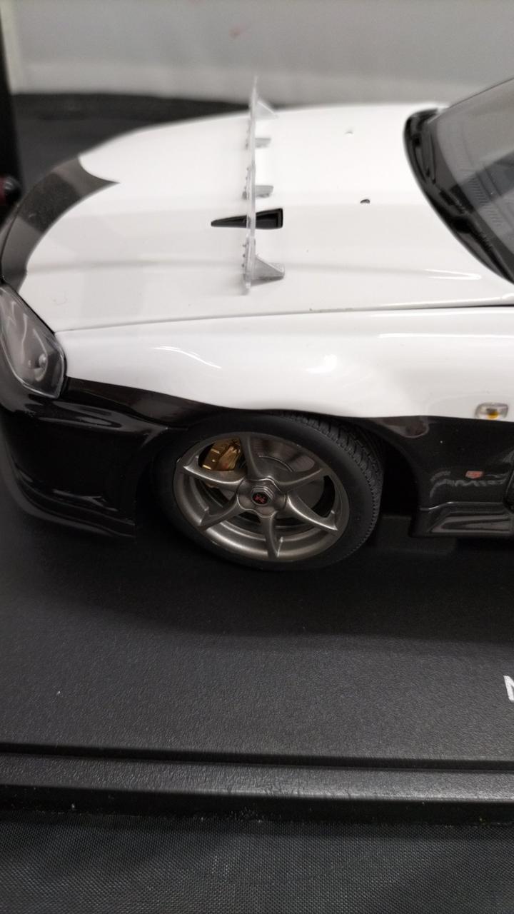 Load image into Gallery viewer, AUTOART JAPANESE POLICE CAR Saitama Police #806 NISSAN SKYLINE GT-R R34 1/18– Used
