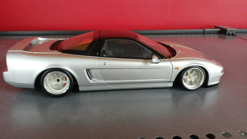 Laden Sie das Bild in Galerie -Viewer, AUTOART 1/18 HONDA NSX Scale Model Car– Used
