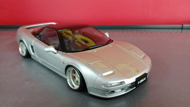 Laden Sie das Bild in Galerie -Viewer, AUTOART 1/18 HONDA NSX Scale Model Car– Used
