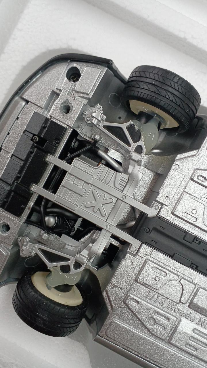 Laden Sie das Bild in Galerie -Viewer, AUTOART 1/18 HONDA NSX Scale Model Car– Used
