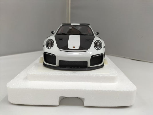 AUTOart Porsche 911 GT2 RS 1/18 Scale Car– Used