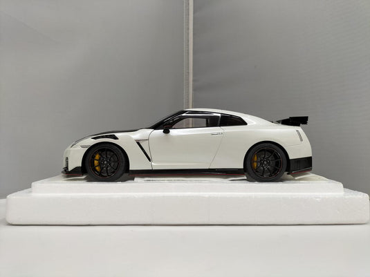 AUTOart Nissan GT-R (R35) Nismo Special Edition 1/18 Scale Car– Used