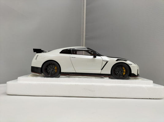 AUTOart Nissan GT-R (R35) Nismo Special Edition 1/18 Scale Car– Used