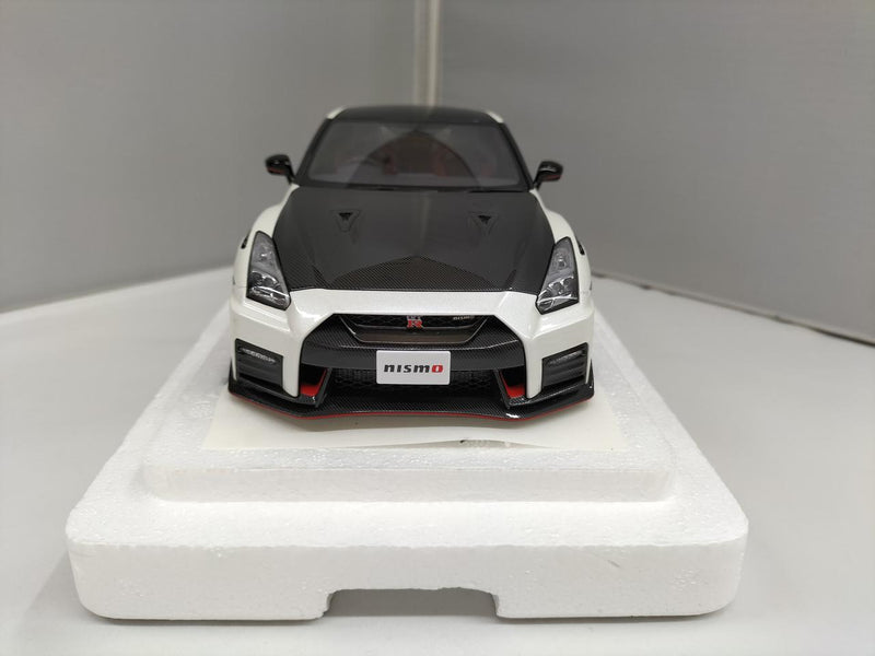 Load image into Gallery viewer, AUTOart Nissan GT-R (R35) Nismo Special Edition 1/18 Scale Car– Used
