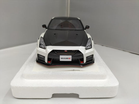 AUTOart Nissan GT-R (R35) Nismo Special Edition 1/18 Scale Car– Used
