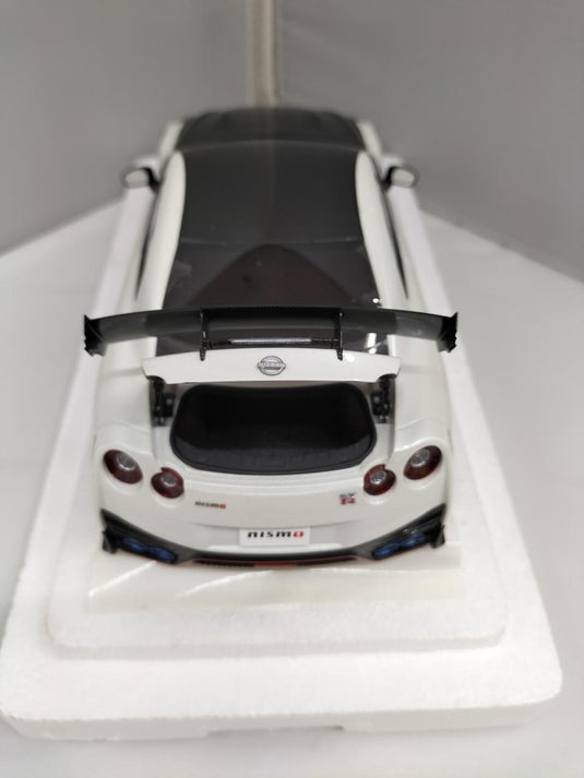AUTOart Nissan GT-R (R35) Nismo Special Edition 1/18 Scale Car– Used