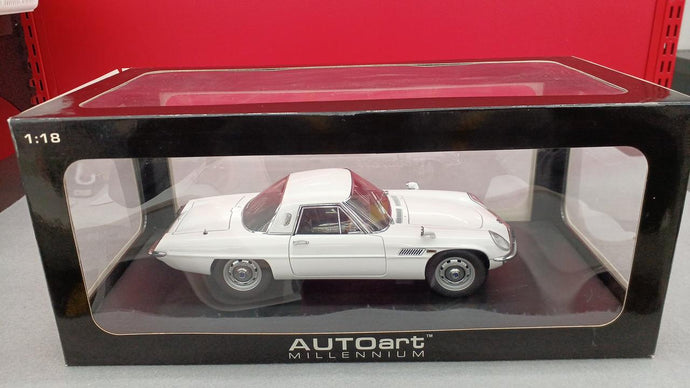 AUTOart MILLENNIUM MAZDA COSMO SPORT White 1/18 Scale Car– Used