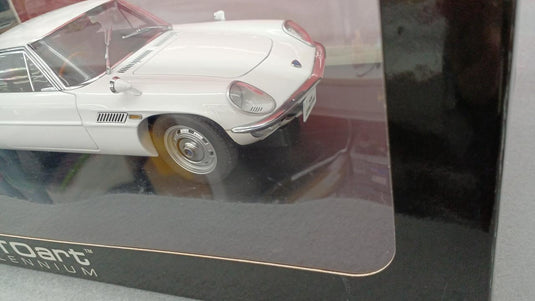 AUTOart MILLENNIUM MAZDA COSMO SPORT White 1/18 Scale Car– Used