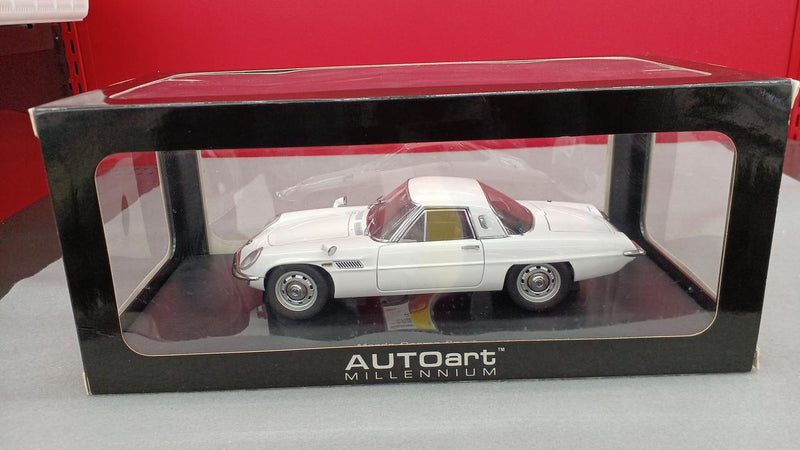 Load image into Gallery viewer, AUTOart MILLENNIUM MAZDA COSMO SPORT White 1/18 Scale Car– Used
