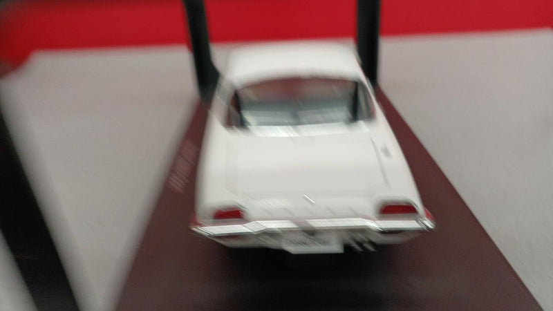 Load image into Gallery viewer, AUTOart MILLENNIUM MAZDA COSMO SPORT White 1/18 Scale Car– Used
