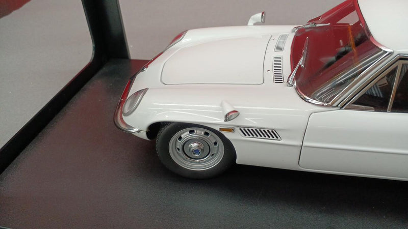 Load image into Gallery viewer, AUTOart MILLENNIUM MAZDA COSMO SPORT White 1/18 Scale Car– Used
