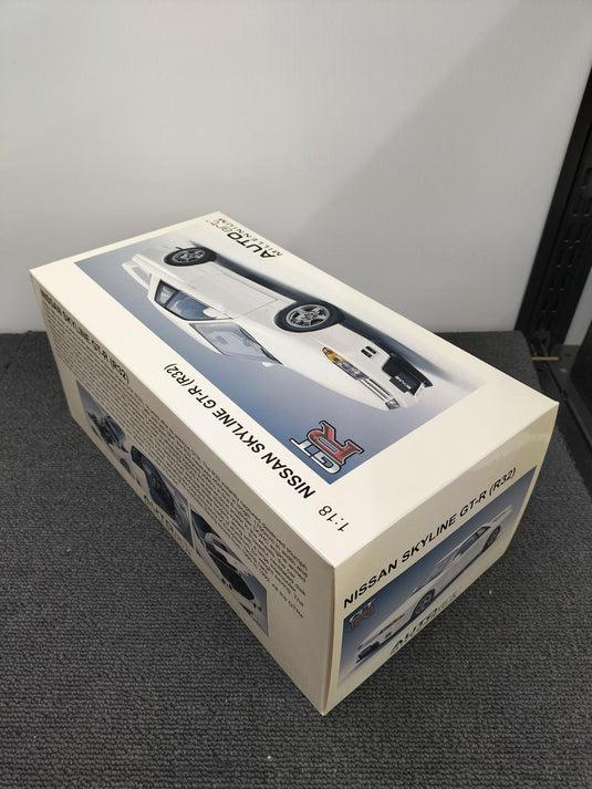 AUTOart Nissan Skyline GT-R R32 (Crystal White) 1/18 Scale Car– Used