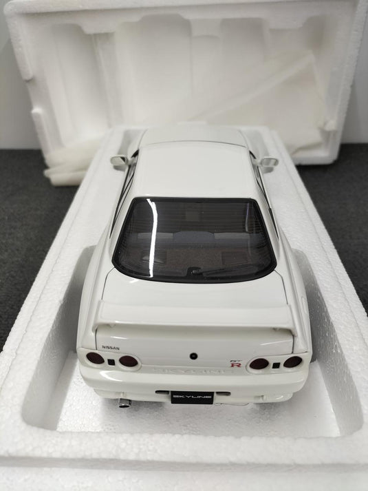 AUTOart Nissan Skyline GT-R R32 (Crystal White) 1/18 Scale Car– Used