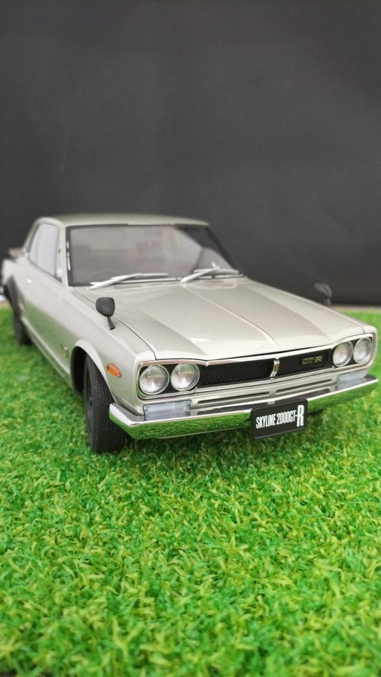 AUTOart Nissan Skyline 2000GT-R 1/18 Scale Model Car– Used
