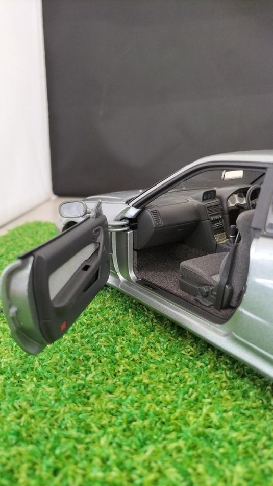 AUTOart NISSAN SKYLINE 1/18 Scale Model Car– Used