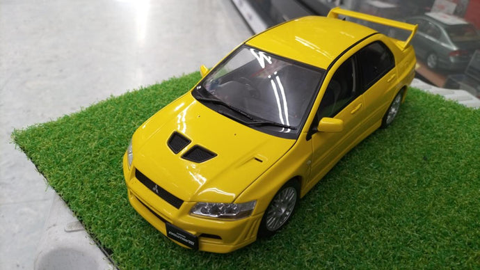 AUTOart MITSUBISHI LANCER 1/18 Scale Model Car– Used
