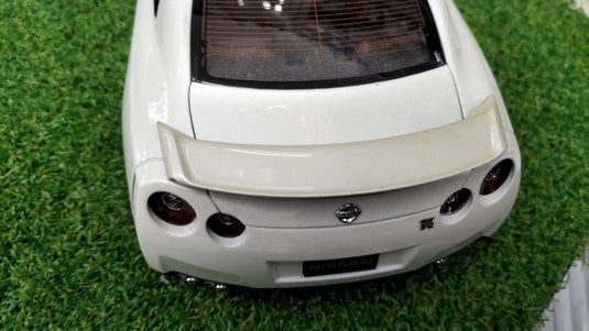 AUTOart Nissan GT-R 1/18 Scale Model Car– Used