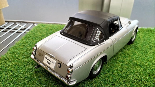 AUTOart DATSUN 1/18 Scale Model Car– Used