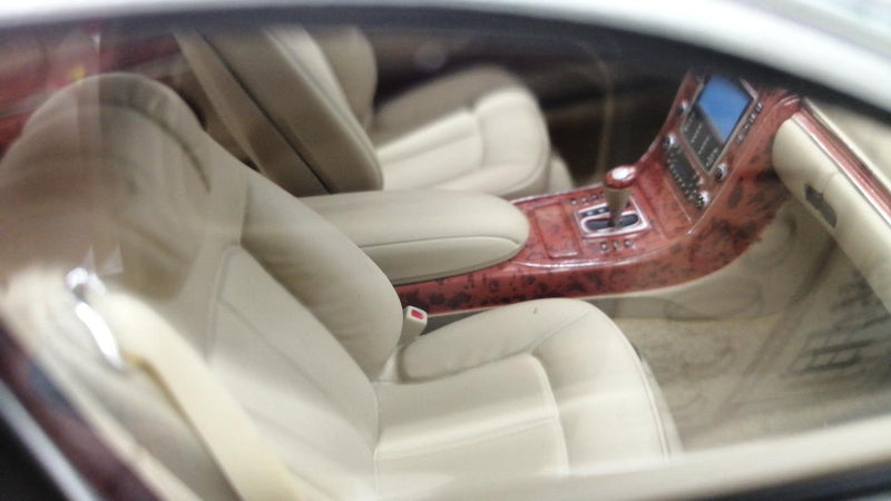 Carica immagine in Galleria Viewer, AUTOart Maybach 62 LWB 1/18 Scale Model Car– Used
