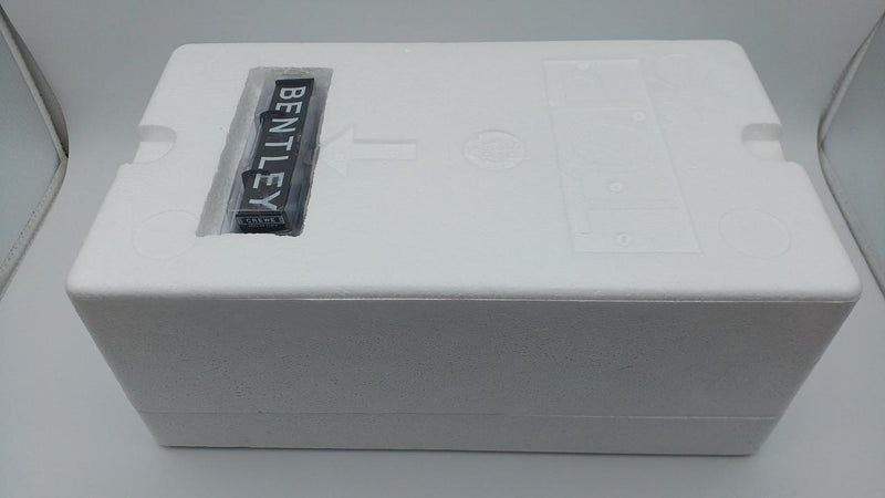 Cargue la imagen en el visor de la galería, TSM MODEL 1:18 TSM 2014 BENTLEY GT3 Scale Model Car– Used

