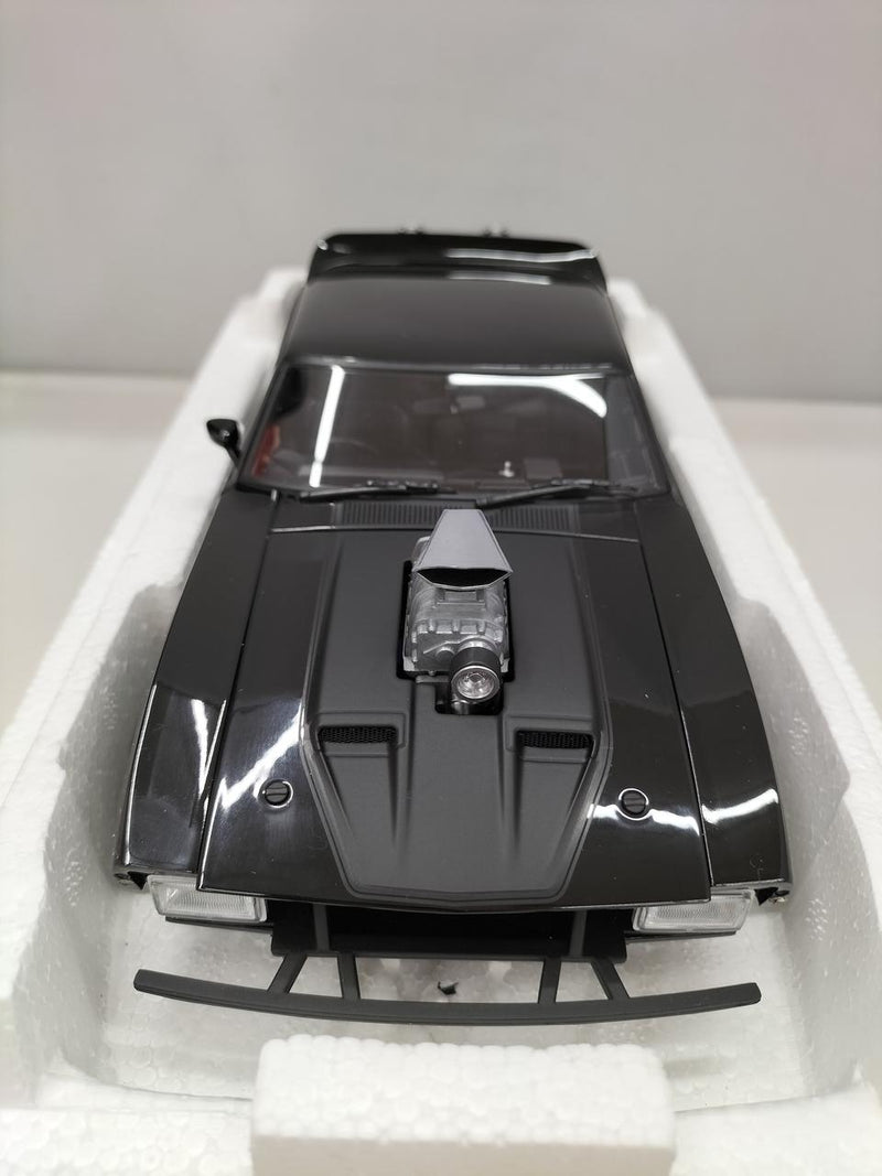 Laden Sie das Bild in Galerie -Viewer, AUTOart &quot;Mad Max 2&quot; Interceptor Upgraded Version 1/18 Scale– Used
