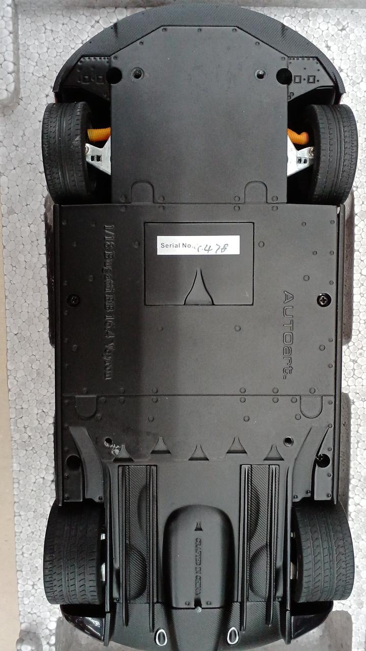 Carica immagine in Galleria Viewer, AUTOart 70901 1/18 BUGATTI EB 16.4 VEYRON Scale Model Car– Used
