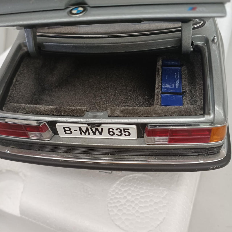 Carica immagine in Galleria Viewer, AUTOart 1/18 BMW M 635 CSI Scale Model Car– Used

