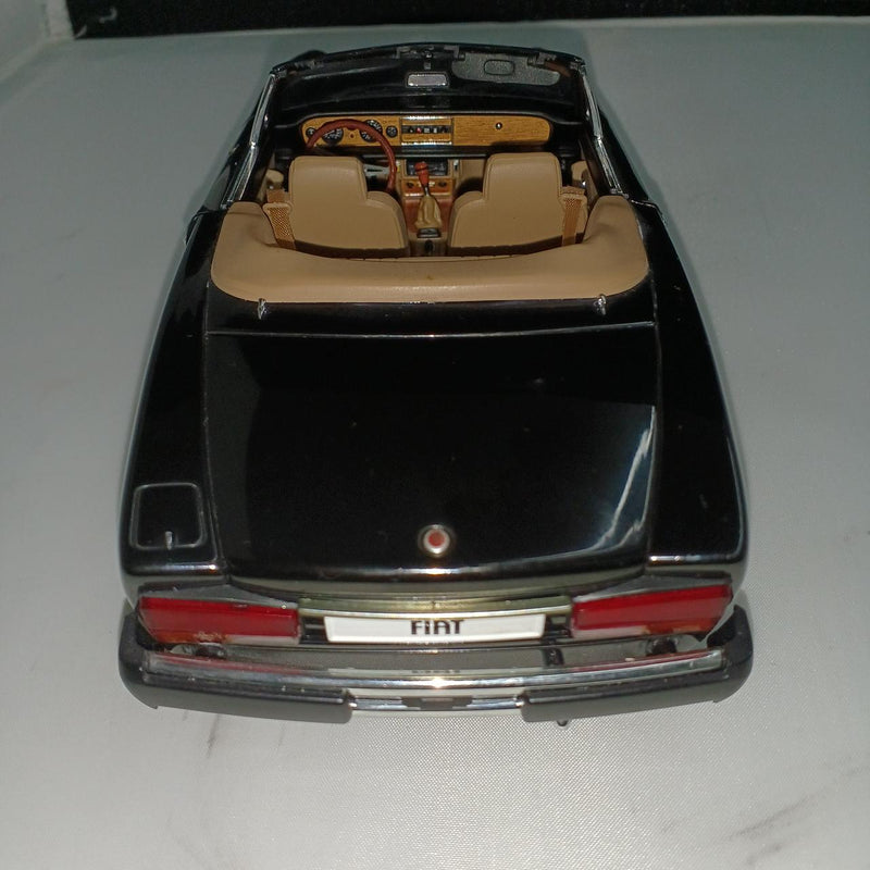 Load image into Gallery viewer, AUTOart FIAT 124 SPIDER 1/18 Scale Model Car– Used
