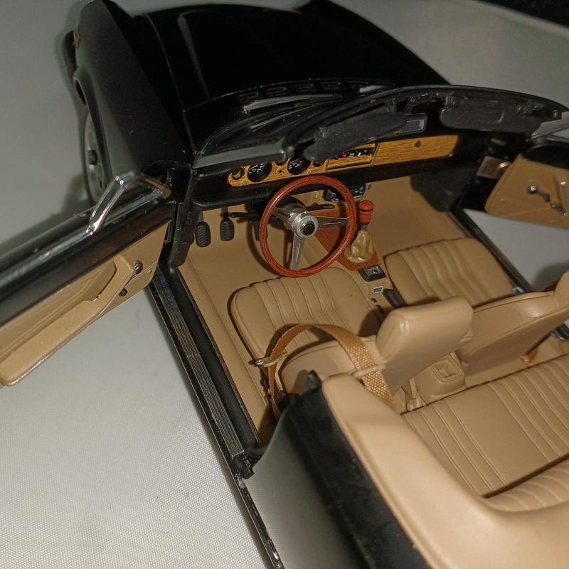 Load image into Gallery viewer, AUTOart FIAT 124 SPIDER 1/18 Scale Model Car– Used
