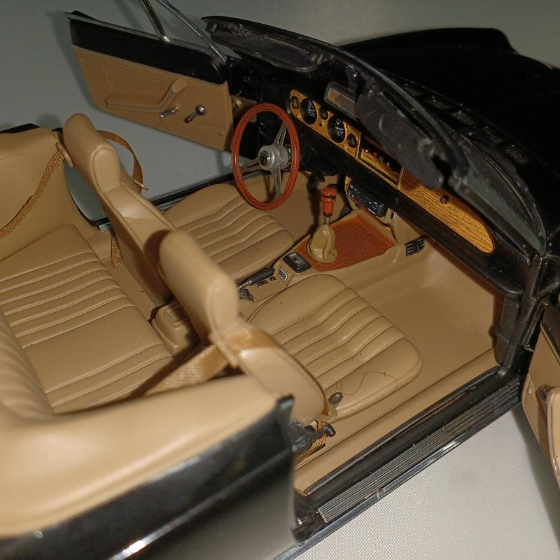 Load image into Gallery viewer, AUTOart FIAT 124 SPIDER 1/18 Scale Model Car– Used
