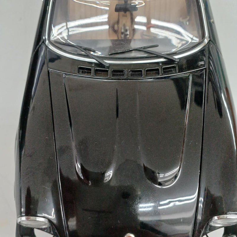 Load image into Gallery viewer, AUTOart FIAT 124 SPIDER 1/18 Scale Model Car– Used
