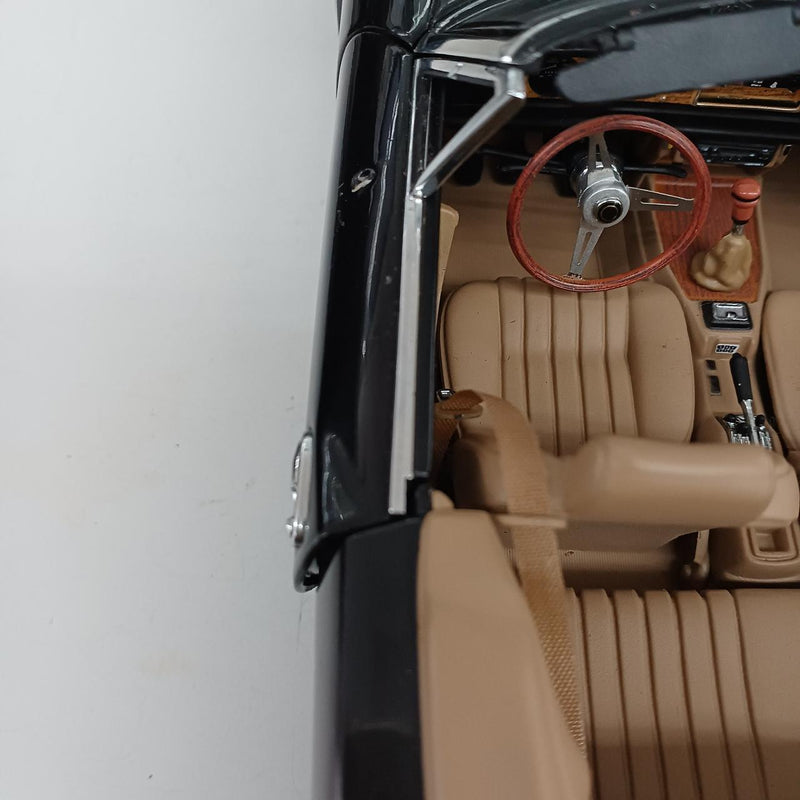 Load image into Gallery viewer, AUTOart FIAT 124 SPIDER 1/18 Scale Model Car– Used
