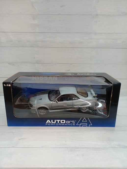 AUTOART NISSAN SKYLINE R34 GTR V-SPEC 1/18 Scale Model Car– Used