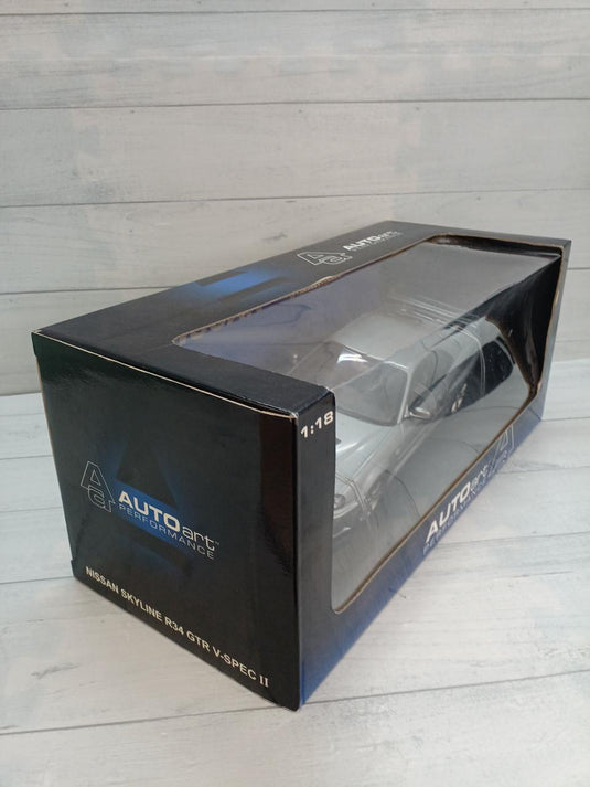 AUTOART NISSAN SKYLINE R34 GTR V-SPEC 1/18 Scale Model Car– Used