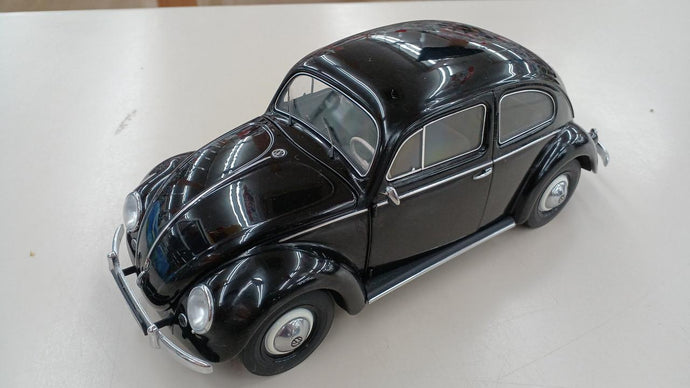 AUTOart VW BEETLE 1/18 Scale Model Car (Doors, Trunk, Hood Open)– Used