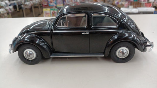 AUTOart VW BEETLE 1/18 Scale Model Car (Doors, Trunk, Hood Open)– Used