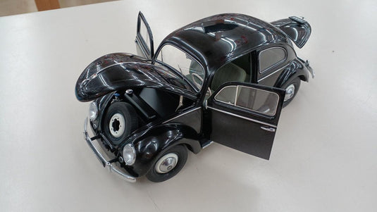AUTOart VW BEETLE 1/18 Scale Model Car (Doors, Trunk, Hood Open)– Used