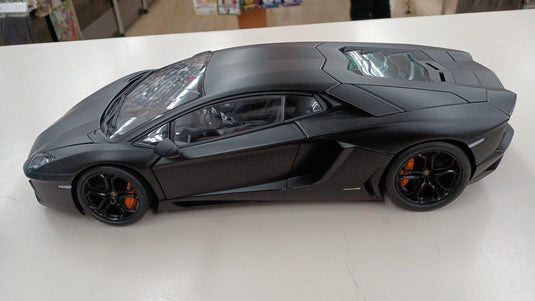 AUTOart Lamborghini Aventador 1/18 Scale Model Car (Trunk and Hood Open)– Used