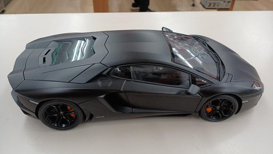 AUTOart Lamborghini Aventador 1/18 Scale Model Car (Trunk and Hood Open)– Used