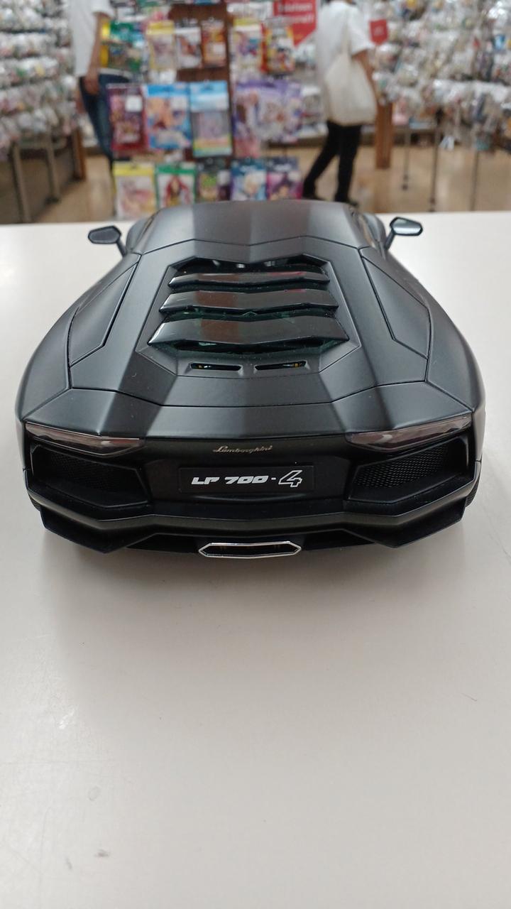 Load image into Gallery viewer, AUTOart Lamborghini Aventador 1/18 Scale Model Car (Trunk and Hood Open)– Used
