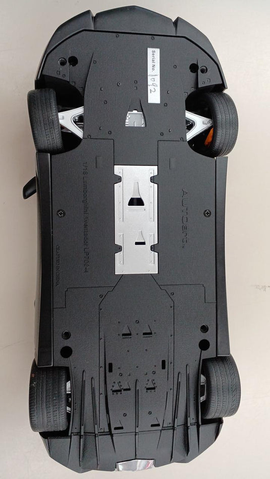 AUTOart Lamborghini Aventador 1/18 Scale Model Car (Trunk and Hood Open)– Used