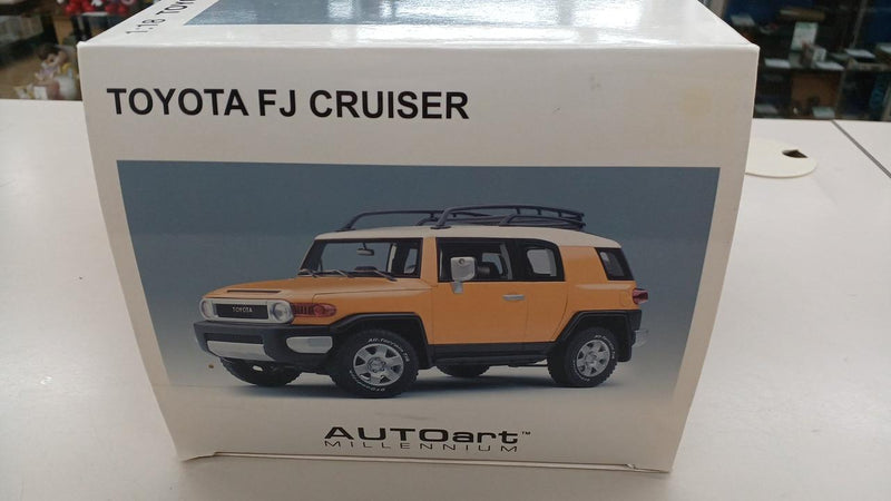 Load image into Gallery viewer, AUTOart TOYOTA FJ CRUISER 1/18 Scale Model Car– Used
