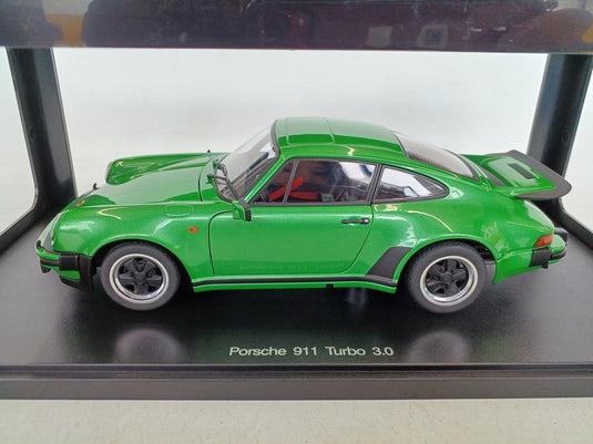 AUTOart 1/18 Porsche 911 (930) Turbo 3.0 Green Diecast Model