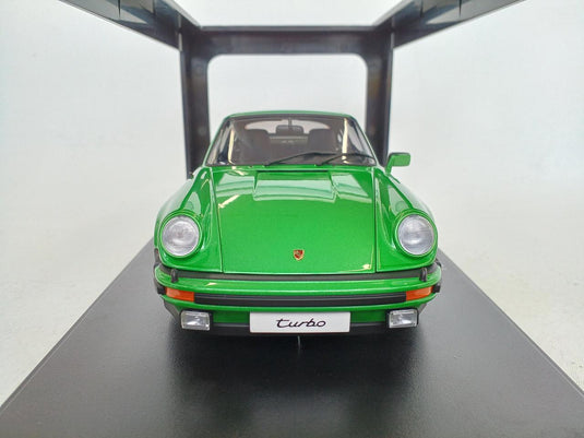 AUTOart 1/18 Porsche 911 (930) Turbo 3.0 Green Diecast Model