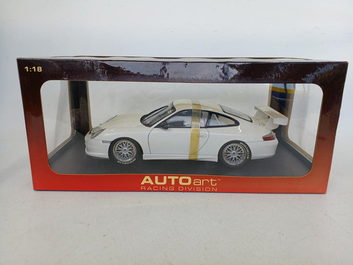 AUTOart 1/18 Porsche 911 Carrera Plain Body Version White